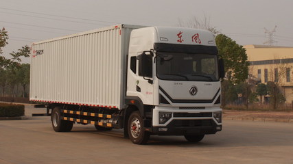 东风牌多利卡新款国六8.8米厢式运输车
